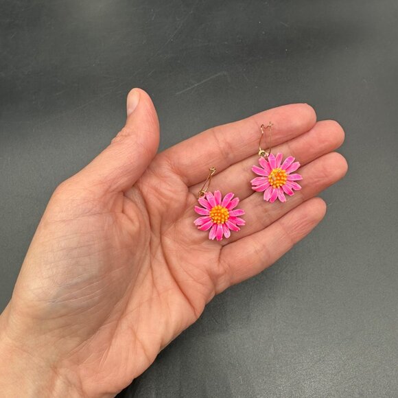 Vintage Pink Flower Power Earrings Enamel Metal 1960s Dangle Daisy Signed Art - Picture 7 of 8